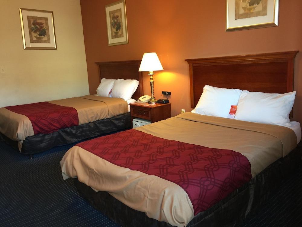 Red Carpet Inn Norwalk Exterior photo