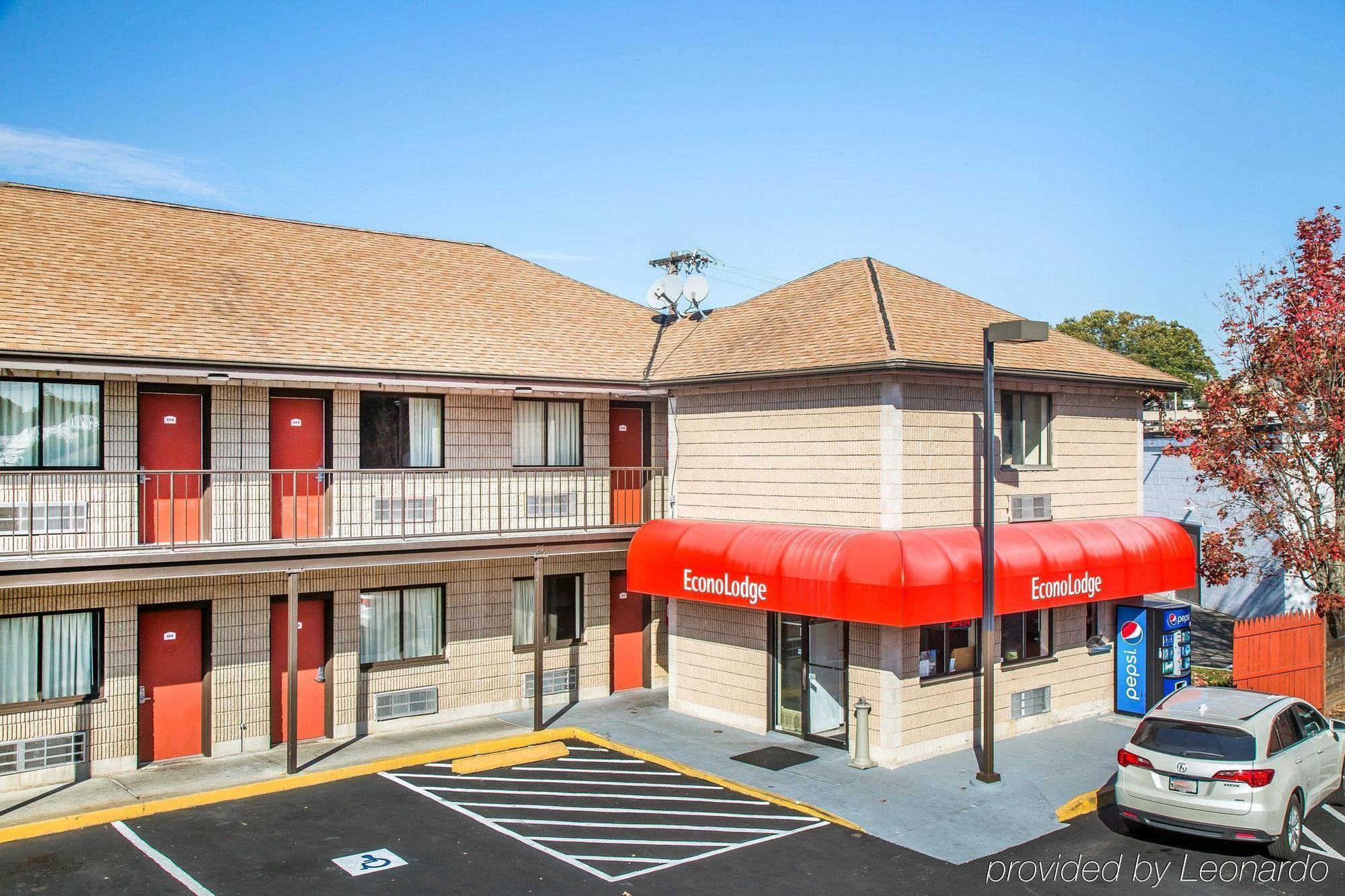 Red Carpet Inn Norwalk Exterior photo