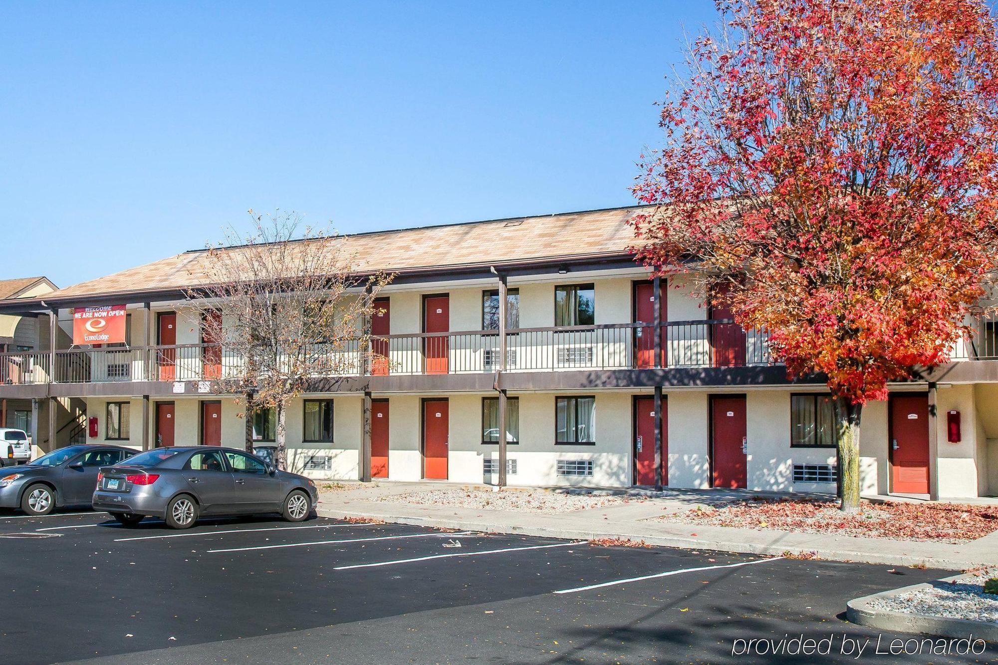 Red Carpet Inn Norwalk Exterior photo