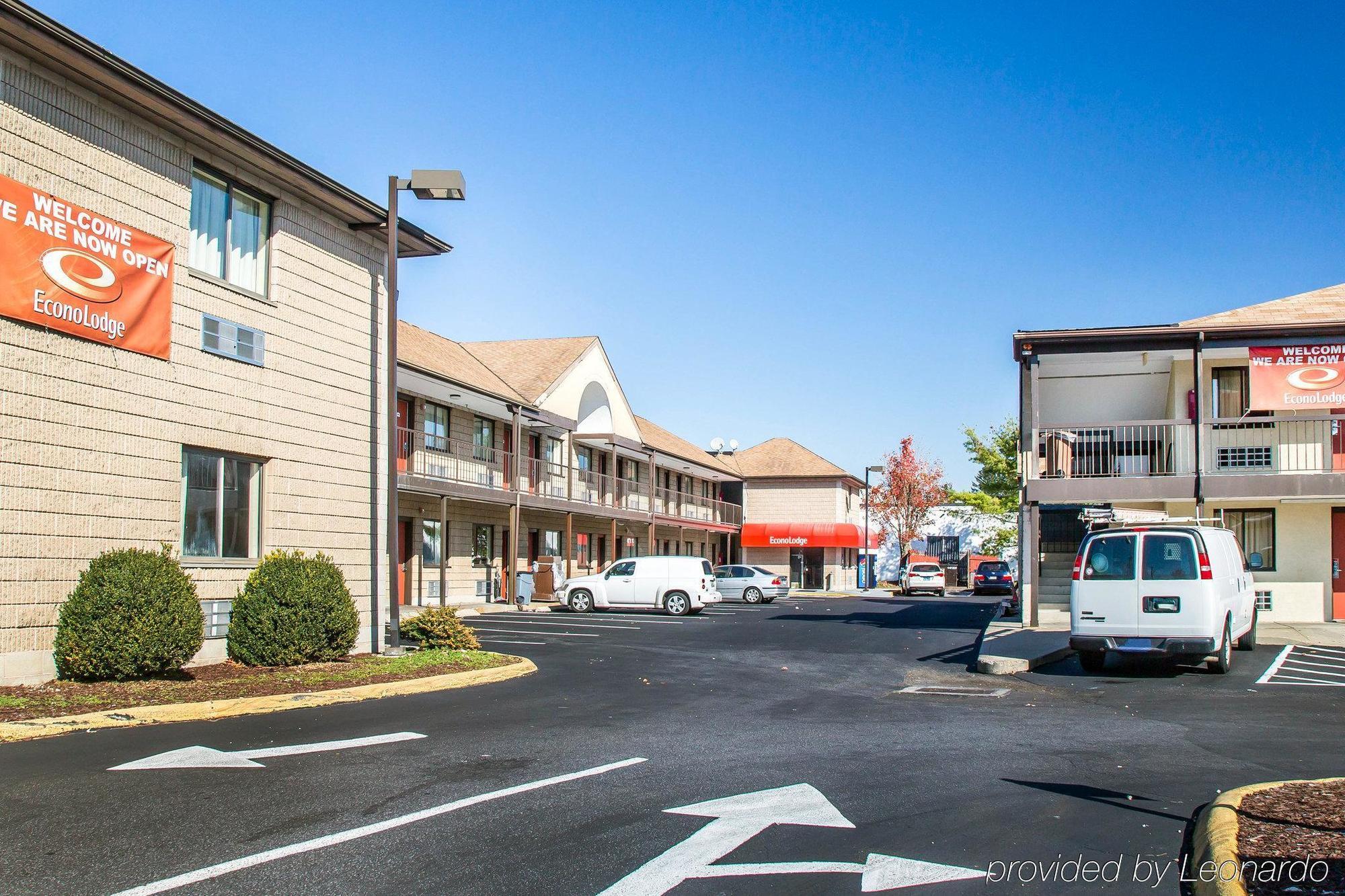Red Carpet Inn Norwalk Exterior photo