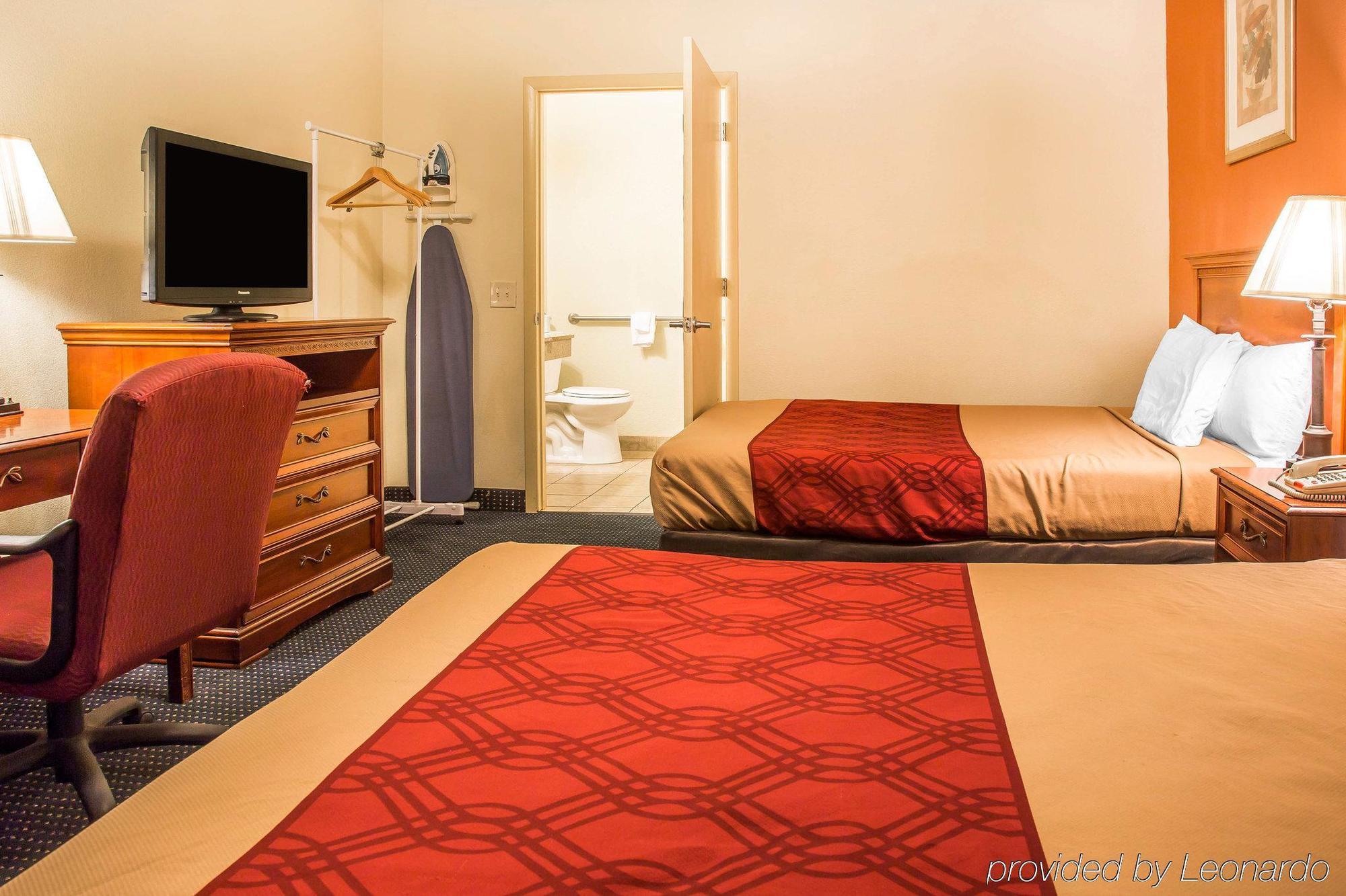 Red Carpet Inn Norwalk Exterior photo