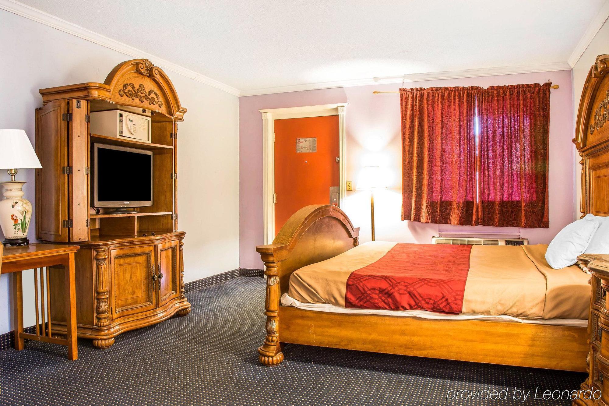 Red Carpet Inn Norwalk Exterior photo