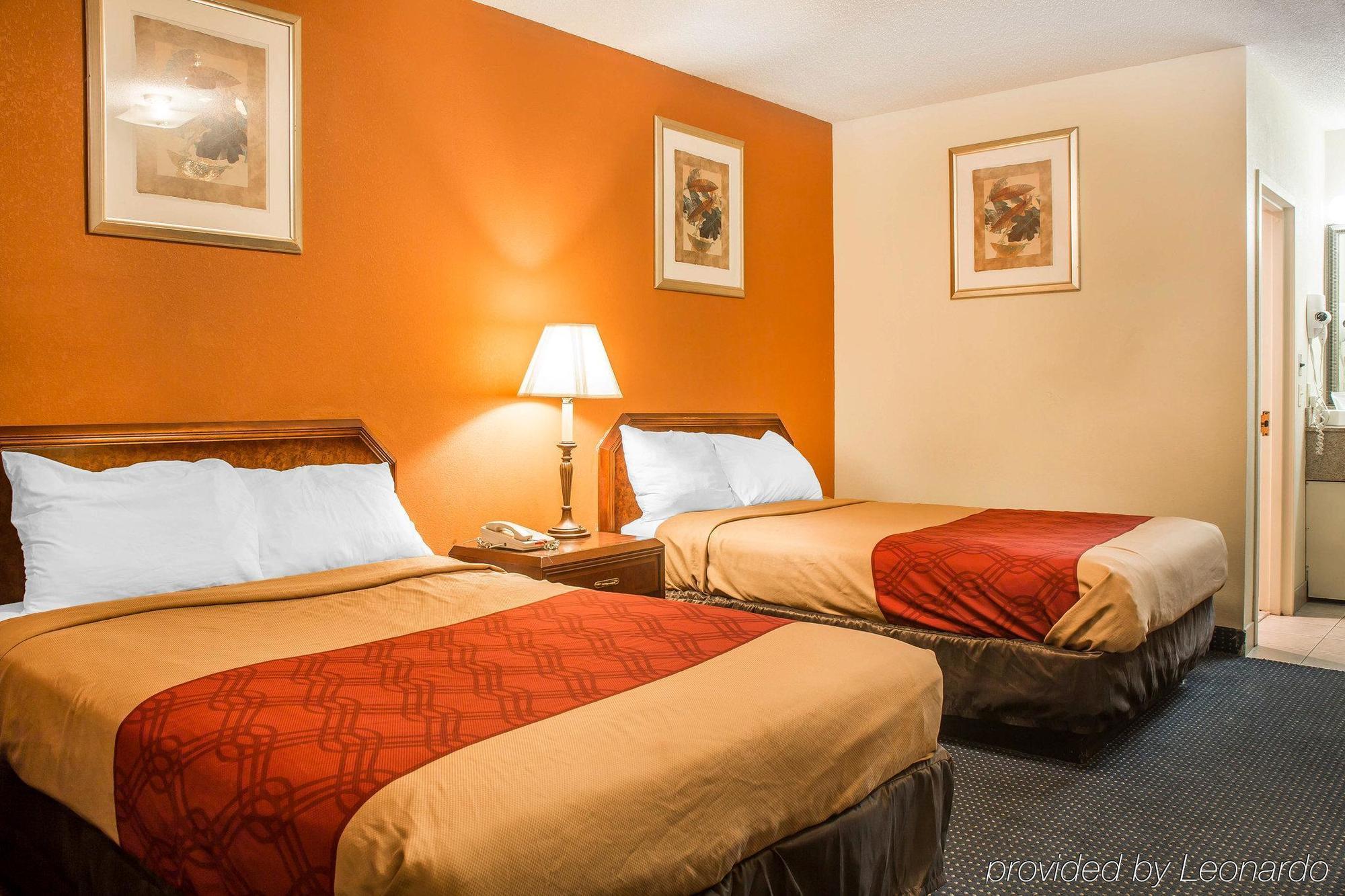 Red Carpet Inn Norwalk Exterior photo