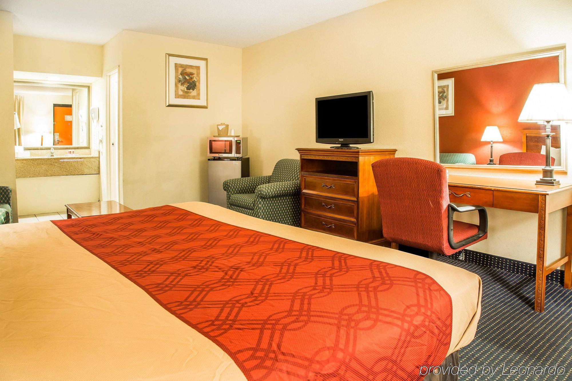 Red Carpet Inn Norwalk Exterior photo