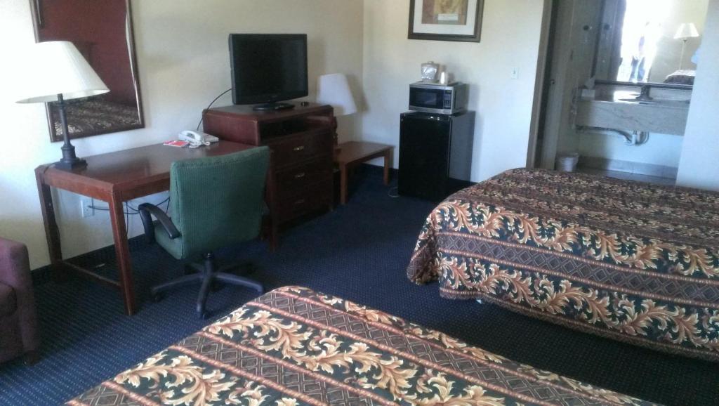 Red Carpet Inn Norwalk Exterior photo