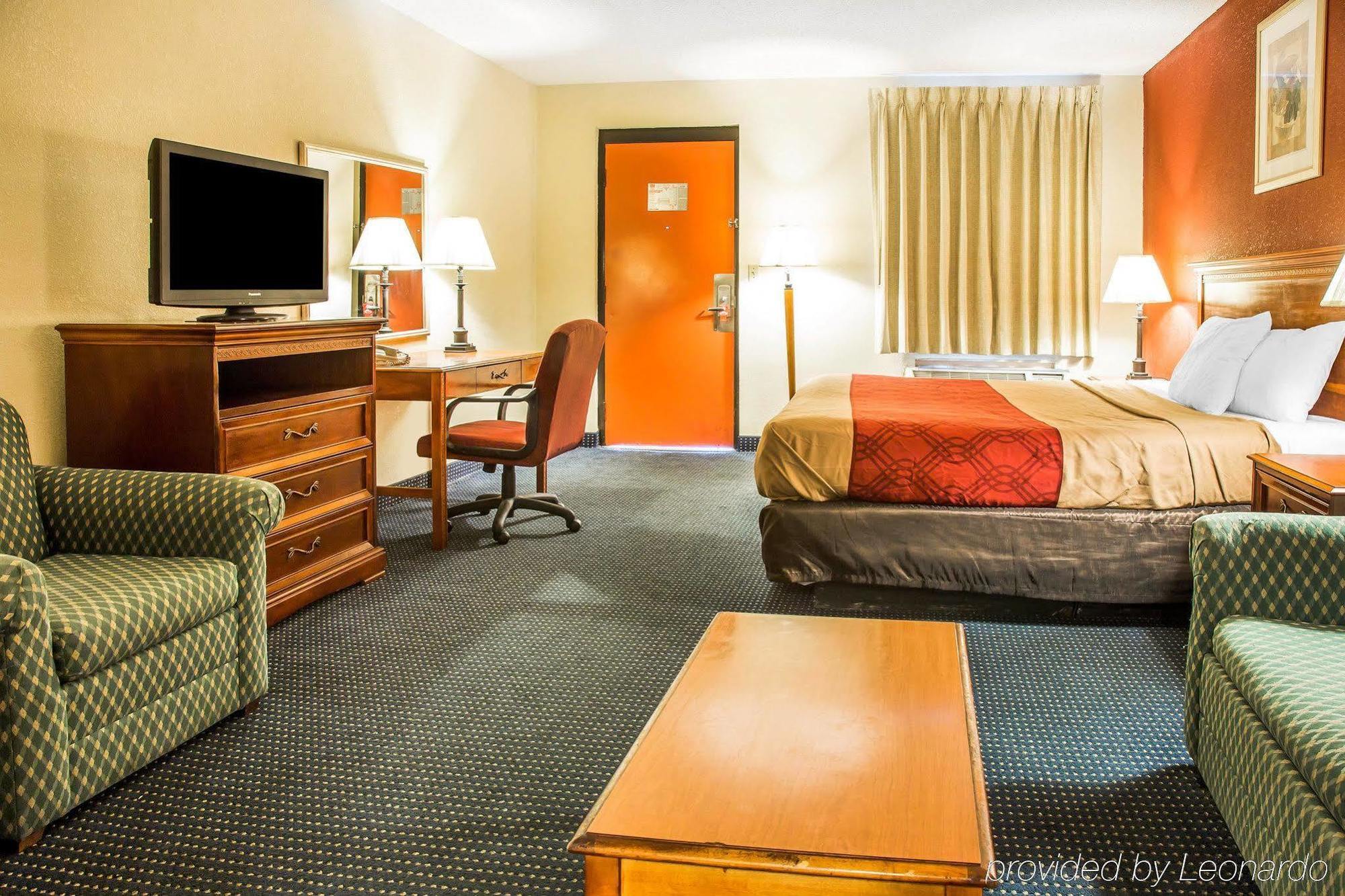 Red Carpet Inn Norwalk Exterior photo