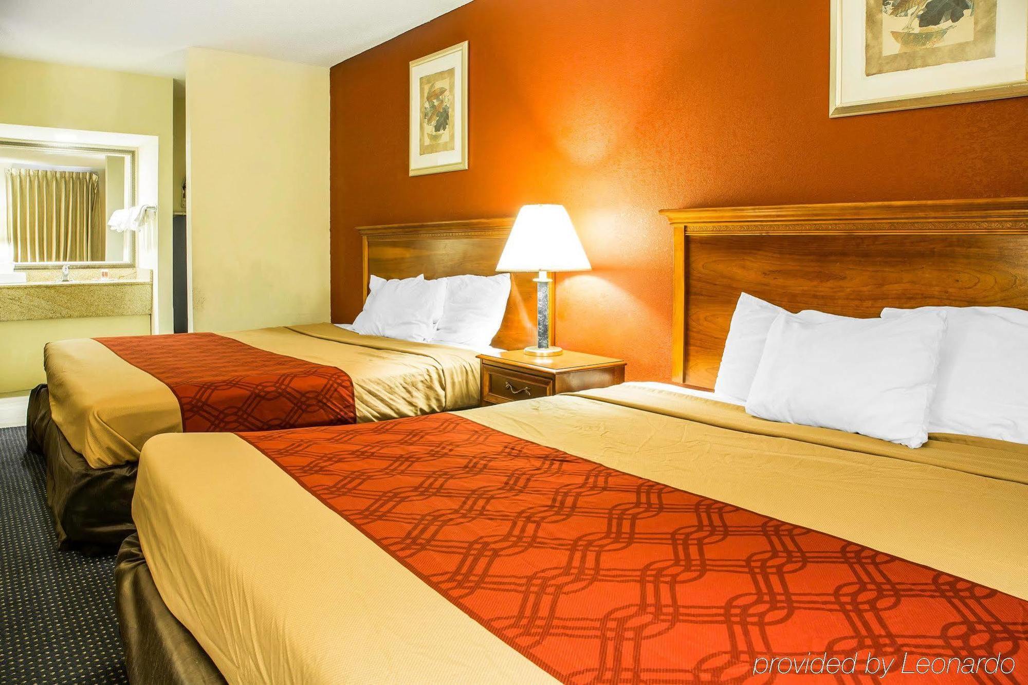 Red Carpet Inn Norwalk Exterior photo