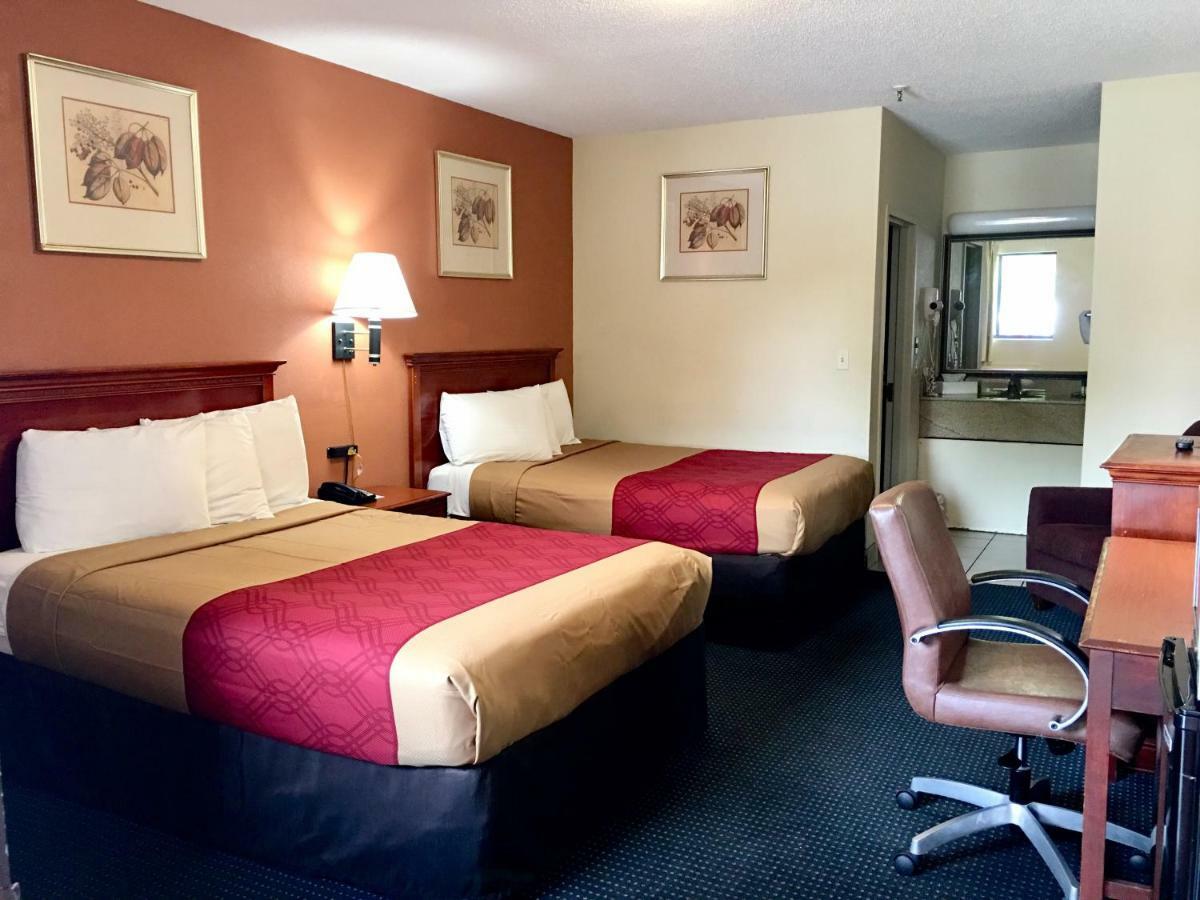 Red Carpet Inn Norwalk Exterior photo